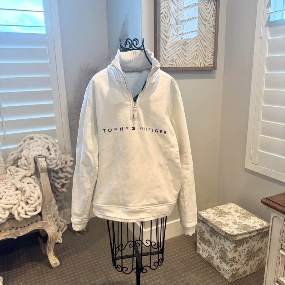 Women's vintage 2000's Tommy Hilfiger sweater